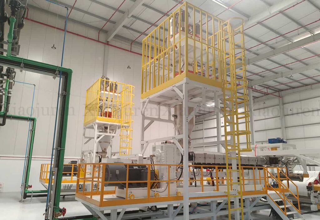 gravimetric blender for food packaging sheet extrusion.jpg